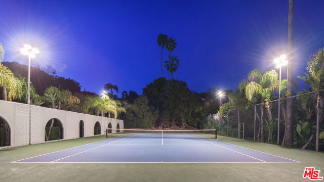 900 N HILLCREST Road, Beverly Hills, CA 90210