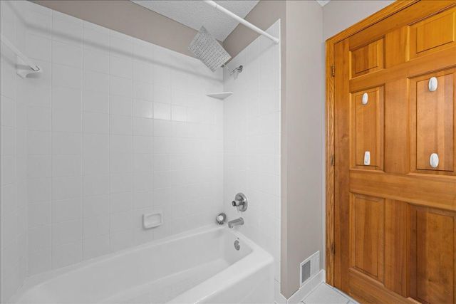 3437 Gunston Lane, Woodbury, MN 55129