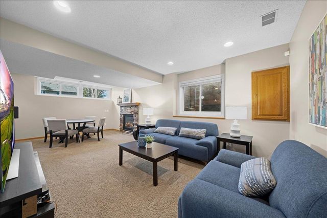 3437 Gunston Lane, Woodbury, MN 55129