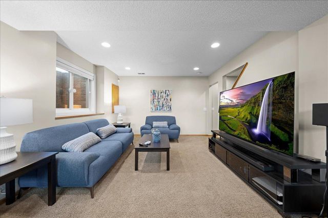 3437 Gunston Lane, Woodbury, MN 55129