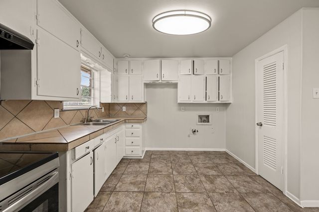 5213 Santa Rosa Drive, Haltom City, TX 76117