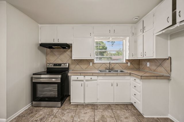 5213 Santa Rosa Drive, Haltom City, TX 76117