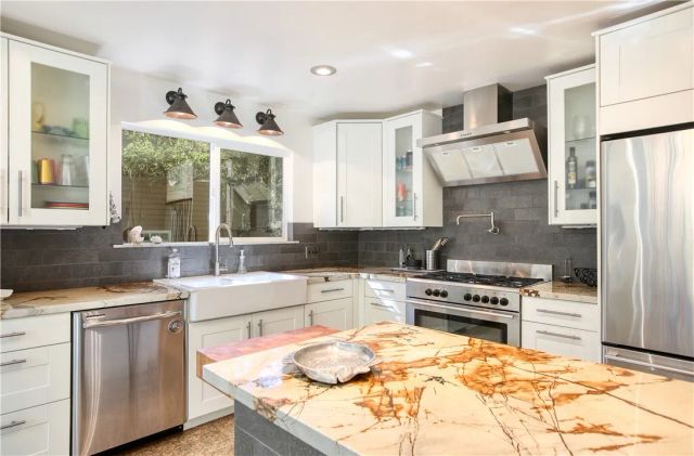 1884 Tully Place, Cambria, CA 93428