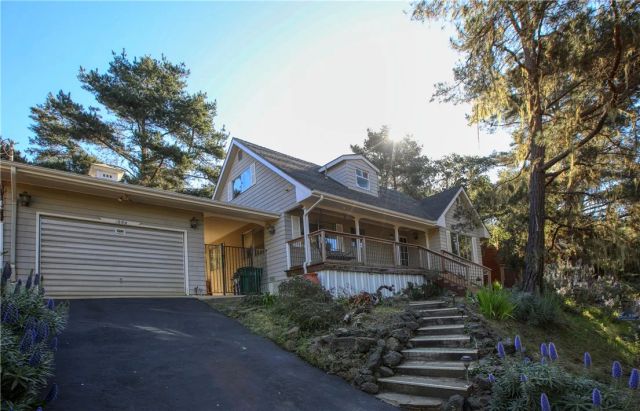 1884 Tully Place, Cambria, CA 93428