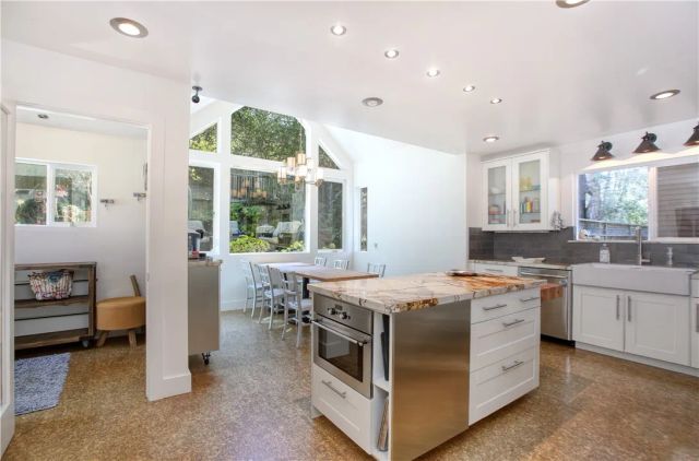 1884 Tully Place, Cambria, CA 93428