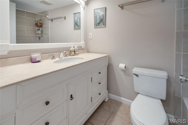 8631 Old Bonhomme Road 2C, University City, MO 63132