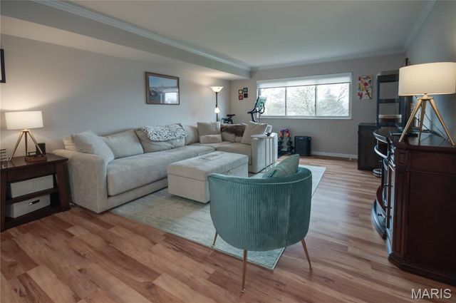 8631 Old Bonhomme Road 2C, University City, MO 63132