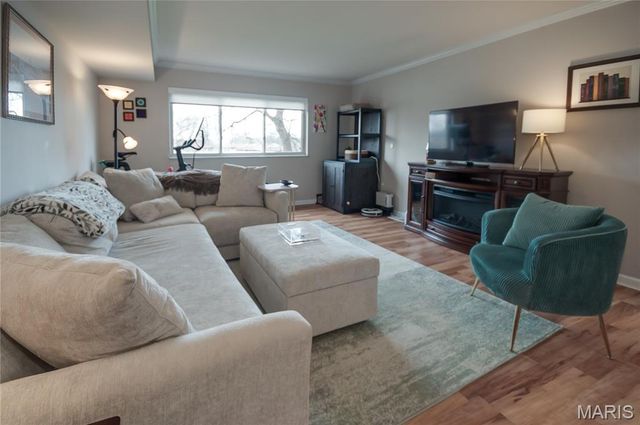 8631 Old Bonhomme Road 2C, University City, MO 63132