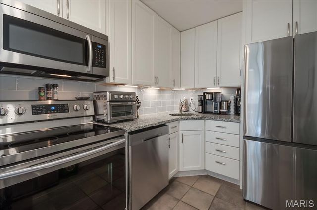 8631 Old Bonhomme Road 2C, University City, MO 63132