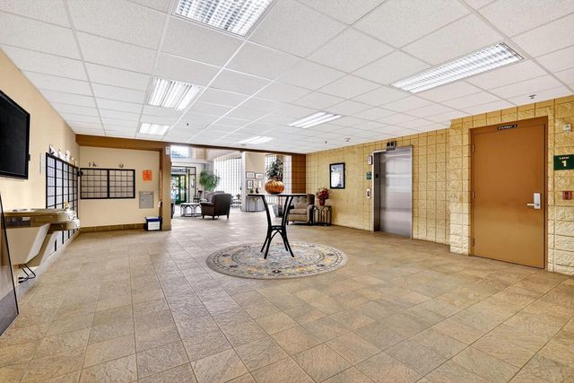 400 N RICHMOND STREET, Appleton, WI 54911