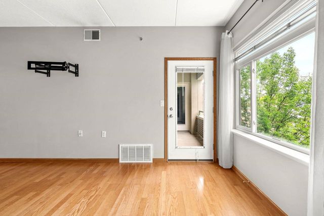 400 N RICHMOND STREET, Appleton, WI 54911