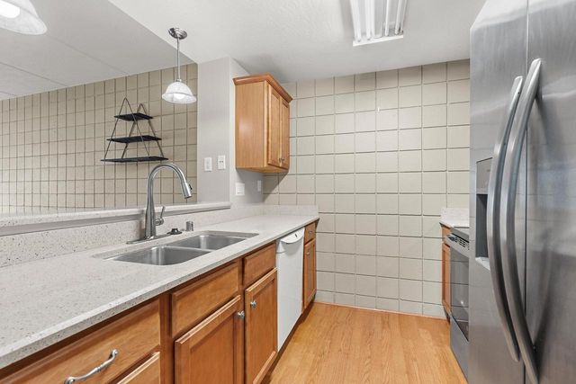 400 N RICHMOND STREET, Appleton, WI 54911