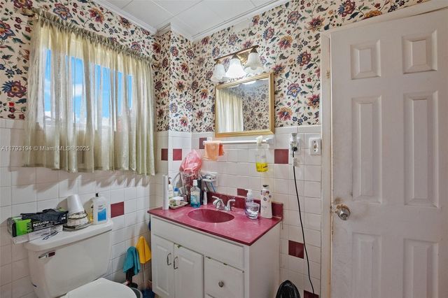 2870 NW 169th Ter, Miami Gardens, FL 33056