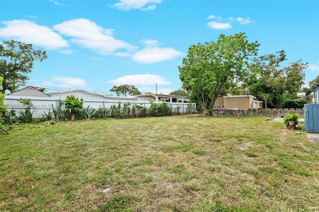 2870 NW 169th Ter, Miami Gardens, FL 33056