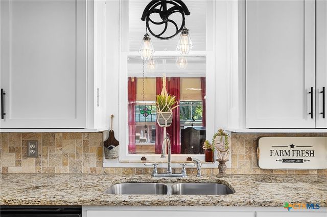 409 W Clark Street, Bartlett, TX 76511