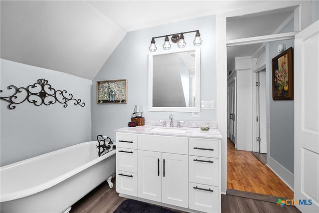 409 W Clark Street, Bartlett, TX 76511