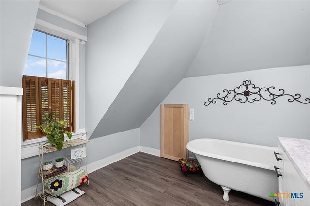 409 W Clark Street, Bartlett, TX 76511