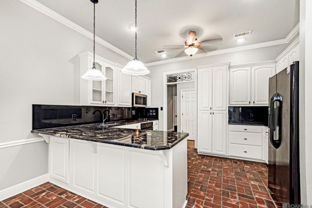 8360 Bastille St, Denham Springs, LA 70726