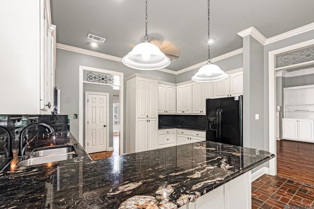 8360 Bastille St, Denham Springs, LA 70726
