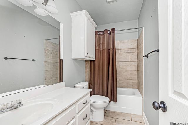 8360 Bastille St, Denham Springs, LA 70726
