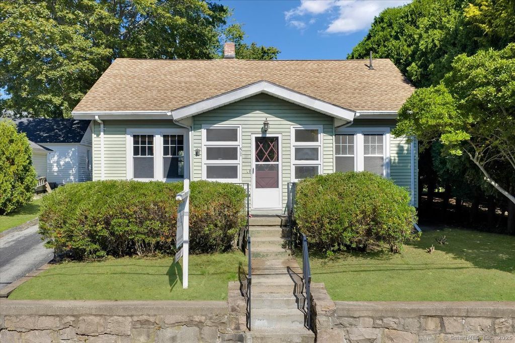51 Thames Street, New London, CT 06320