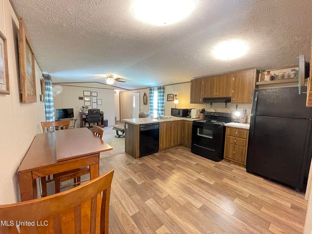 315 Young Road, Byhalia, MS 38611 — photo 4