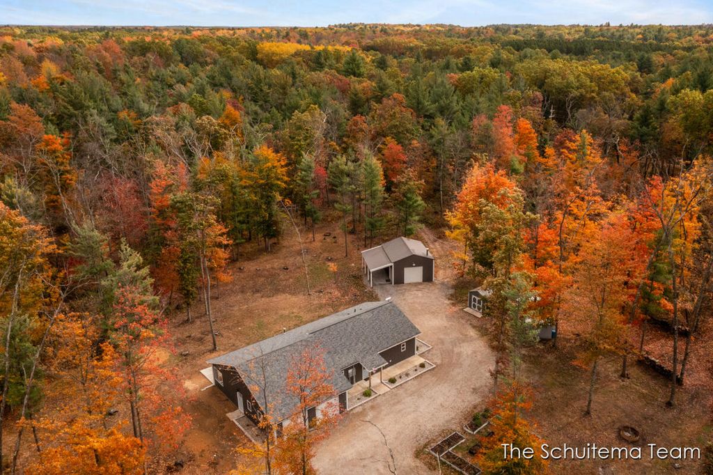 8232 Holton Road, Holton, MI 49425