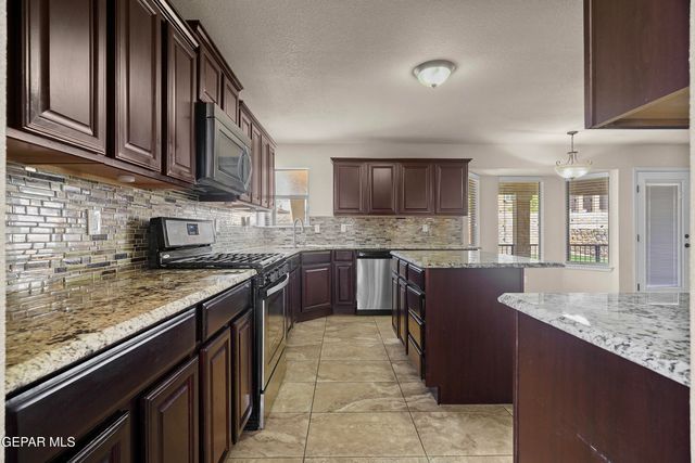 11365 W RANCH Court, El Paso, TX 79934