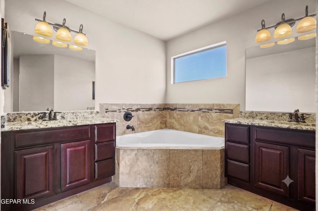 11365 W RANCH Court, El Paso, TX 79934