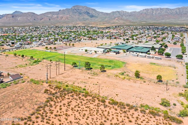 11365 W RANCH Court, El Paso, TX 79934