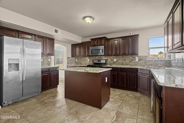 11365 W RANCH Court, El Paso, TX 79934