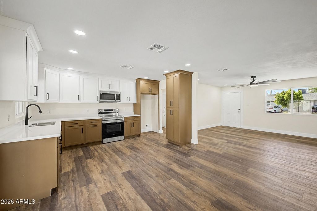7750 W CLARENDON Avenue, Phoenix, AZ 85033 — photo 4