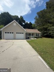 910 Burning Bush Drive, Loganville, GA 30052