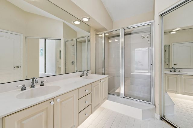 15 Via Carrara, Palm Beach Gardens, FL 33418