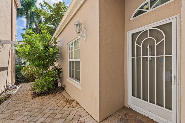 15 Via Carrara, Palm Beach Gardens, FL 33418