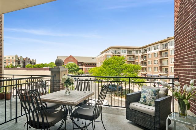 40 E Northwest Highway 208, Mount Prospect, IL 60056