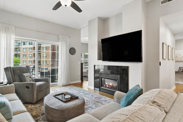 40 E Northwest Highway 208, Mount Prospect, IL 60056