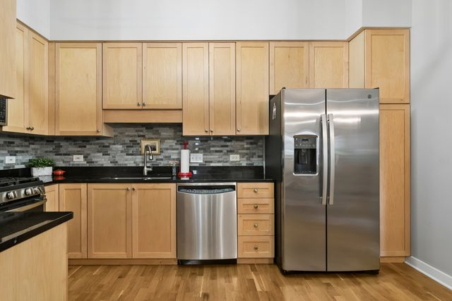 40 E Northwest Highway 208, Mount Prospect, IL 60056