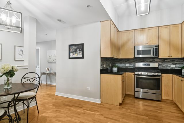 40 E Northwest Highway 208, Mount Prospect, IL 60056