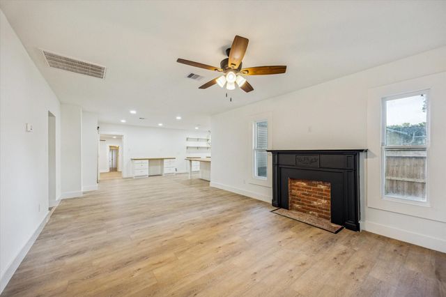 1714 Hawthorne Street, La Marque, TX 77568