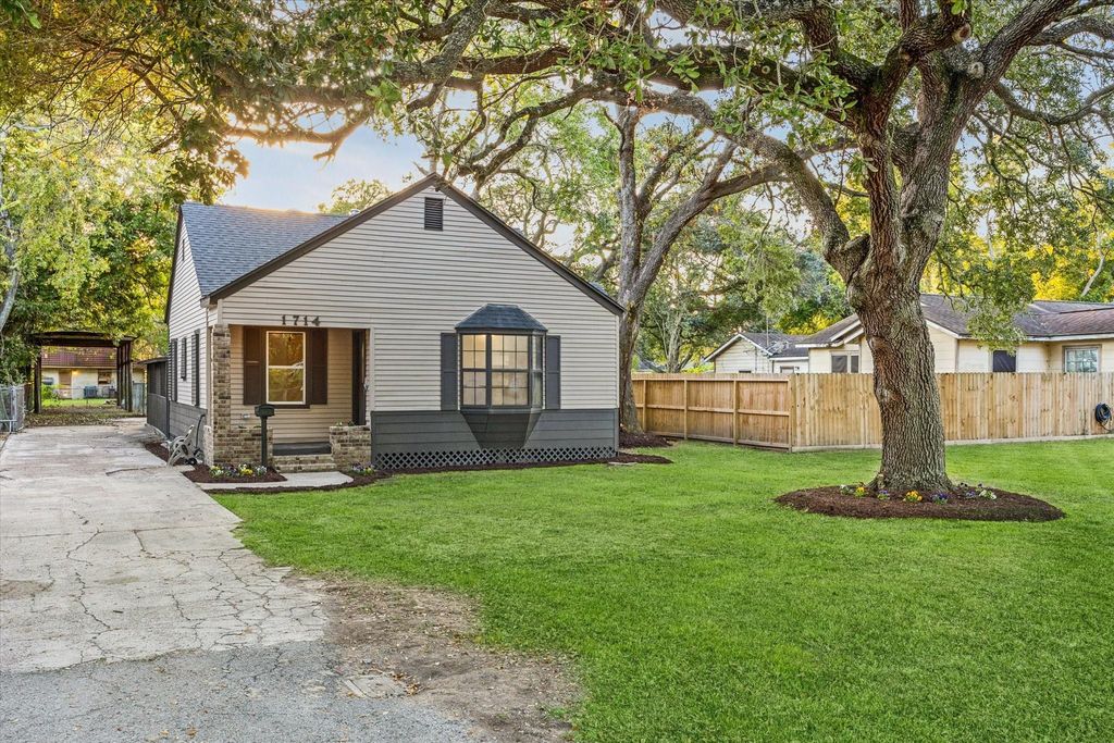 1714 Hawthorne Street, La Marque, TX 77568