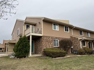 4615 S Woodland DRIVE, Greenfield, WI 53220