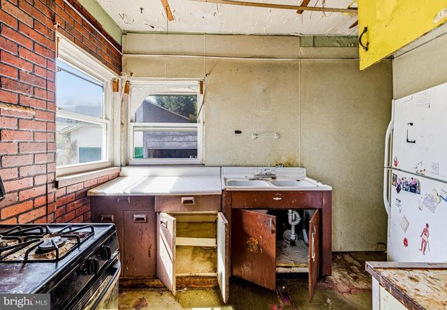 826 BERGEN ST, Gloucester City, NJ 08030