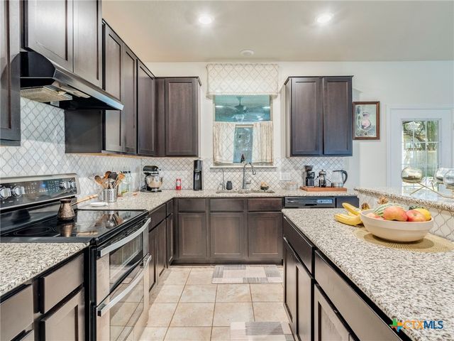 813 Foxtail Run, San Marcos, TX 78666
