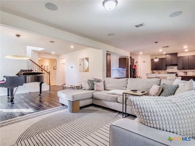 813 Foxtail Run, San Marcos, TX 78666
