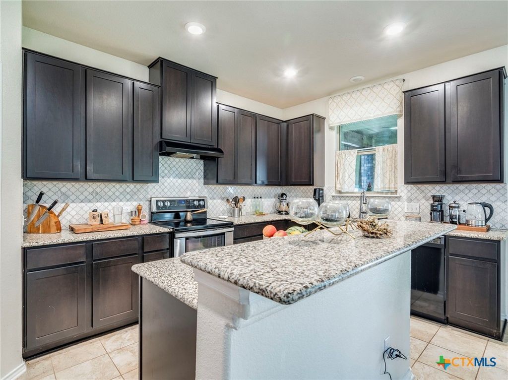 813 Foxtail Run, San Marcos, TX 78666