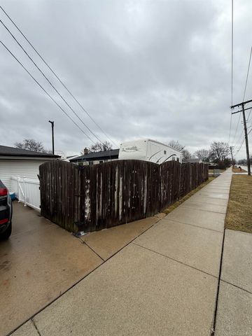 15615 Canberra Street, Roseville, MI 48066