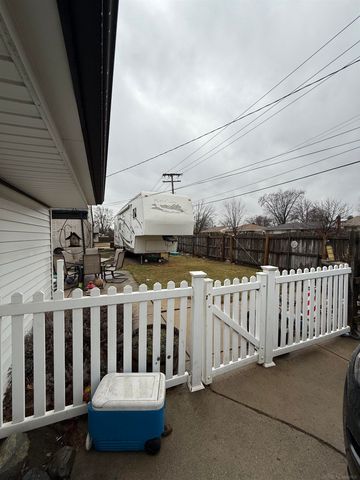 15615 Canberra Street, Roseville, MI 48066