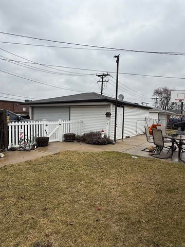 15615 Canberra Street, Roseville, MI 48066