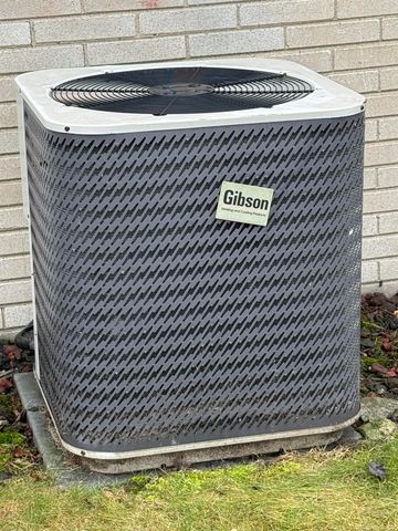 15615 Canberra Street, Roseville, MI 48066